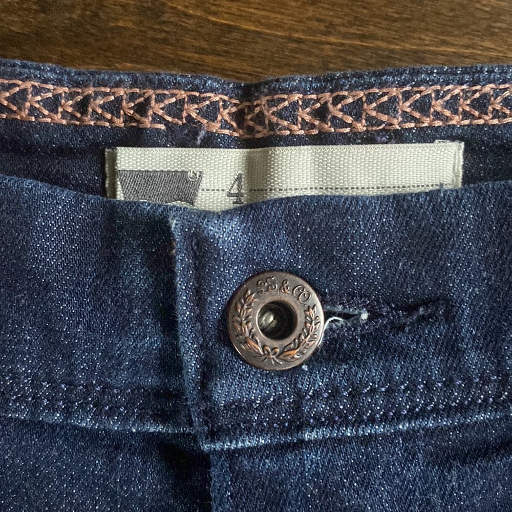 Levi’s Dark Denim Mid Rise Shorts sz 4 - Picture 2 of 6
